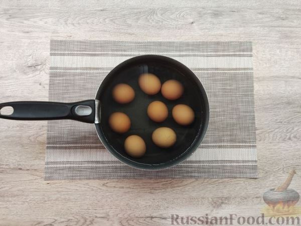 Яйца, фаршированные шпротным паштетом