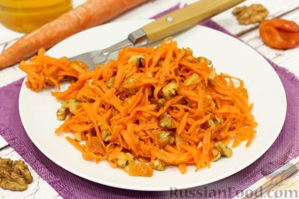 Морковный салат с курагой и грецкими орехами