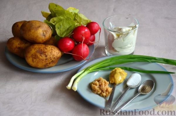 Салат из картофеля и редиски с заправкой из сметаны, хрена и горчицы
