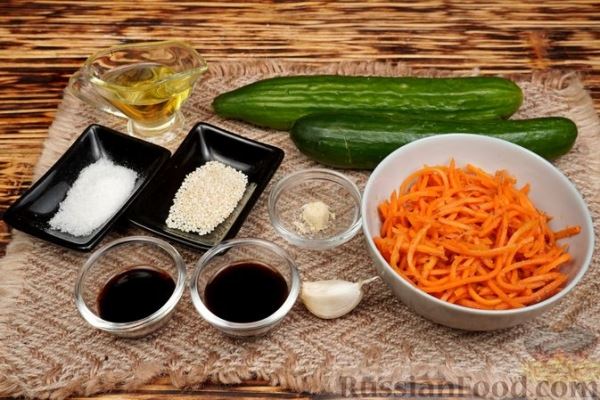 Салат с огурцами, морковью по-корейски и пикантной заправкой