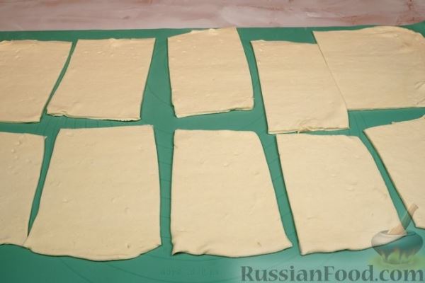Слоёные пирожки с творогом, сыром и щавелем (в духовке)