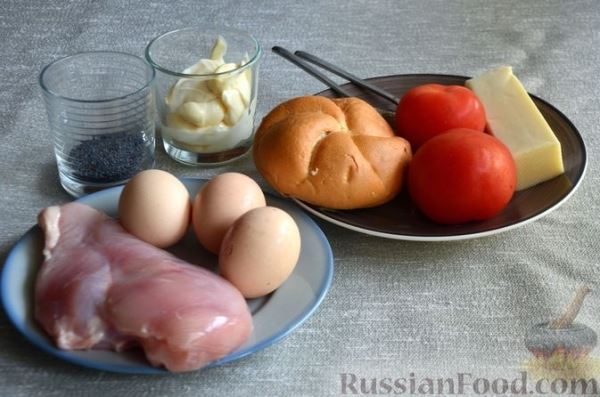 Слоёный салат с курицей, помидорами, сыром, яйцами и сухариками