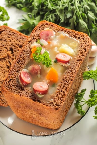 Гороховый суп в хлебе