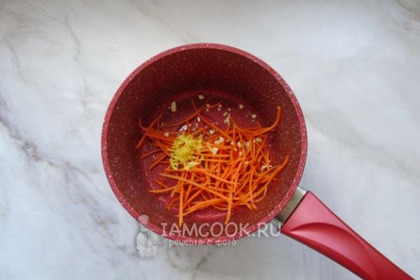 Китайский суп с креветками и лапшой